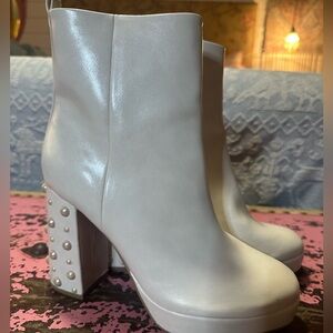 REPORT off white “JOAQUIN” pearl platform boots sz 9